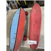 Image 2 : CURL BAR, KIDS XL HOCKEY GLOVES  AND 2 SKATE BOARDS