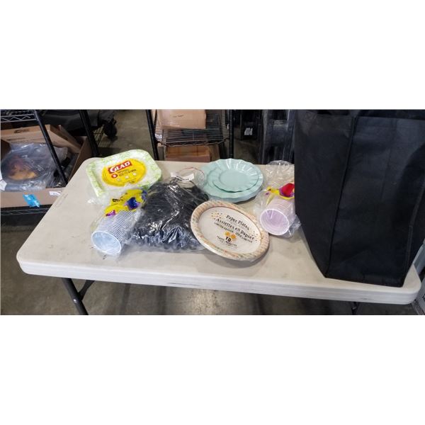 BAG OF ASSORTED PAPER PLATES AND PARTY SUPPLY AND LARGE BAG OF NEW BUNGEE STRAPS