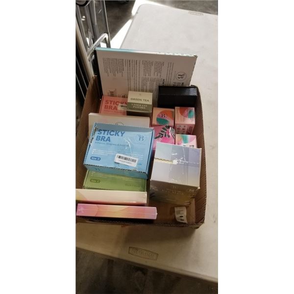 TRAY OF BEAUTY ITEMS INCLUDING BLOOMORA SNAIL MUCIN, BLOOMORA STEAM EYE MASK, BLOOMORA GREEN TEA UND