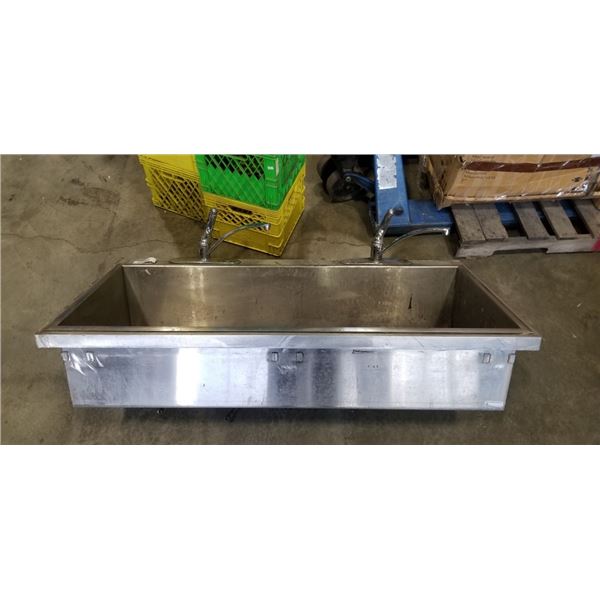 STAINLESS STEEL STINK  WITH 2 FAUCET HEADS