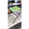 Image 3 : 4 FOLDING CAMP STOOLS AND FOLDING PLASTIC TABLE