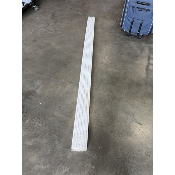 BUNDLE OF 10 BASEBOAD MOULDING WITH PROFILE 8FT LONG, FACTORY PAINTED WHITE