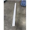 Image 1 : BUNDLE OF 10 BASEBOAD MOULDING WITH PROFILE 8FT LONG, FACTORY PAINTED WHITE