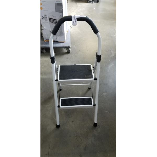 METAL TECH FOLDING STEP LADDER