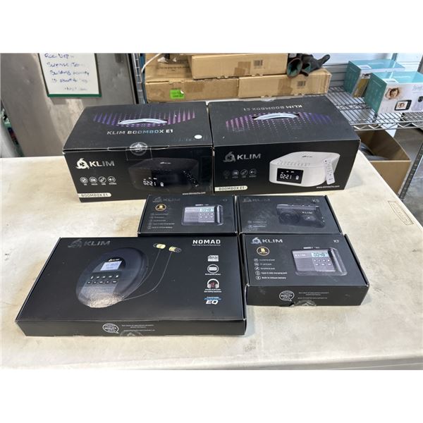 2 KLIM BOOMBOX MODEL E1, KLIM NOMAD HIGH-FIDELITY SOUND REPRODUCTION AND 3 KLIM CASETTE PLAYERS. MOD