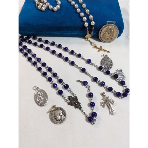 VINTAGE ROSARY PEARLS W/ CROSS PENDANT NECKLACE AND VARIOUS RELIGIOUS PENDANTS