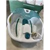 Image 2 : 4 DECORATIVE PILLOWS AND DR SCHOLLS FOOT BATH