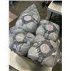 Image 2 : 8 NEW APERTURE LABORATORIES PORTAL PLUSHIES