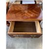 Image 5 : PAIR OF MAHOGANY FINISH SIDE TABLES