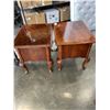 Image 7 : PAIR OF MAHOGANY FINISH SIDE TABLES
