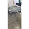 Image 1 : ROUND PATIO TABLE