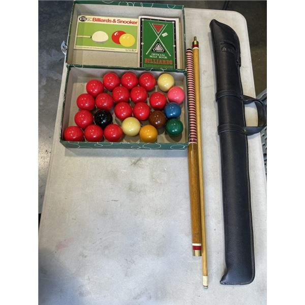 BILLIARD BALLS WITH POOL QUE AND OFFICIAL RULE BOOK