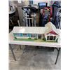 Image 1 : LOUIS MARX AND COMPANY RANCH STYLE DOLLHOUSE