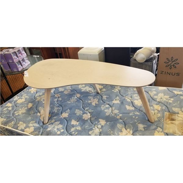 MODERN KIDNEY SHAPE COFFEE TABLE