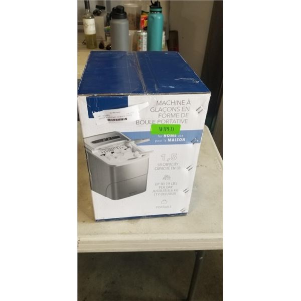INSIGNIA 26LB PORTABLE ICE MAKER - TESTED WORKING, RETAIL $199