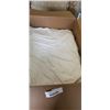 Image 2 : ASSORTED PILLOWS AND BEDDING
