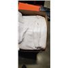 Image 2 : LARGE BOX OF TOWELS