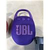 Image 3 : 4 PORTABLE SPEAKERS. 2 FROM JBL, 1 FROM SKULL CANDY, 1 FROM ULTIMATE EARS