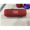 Image 6 : 4 PORTABLE SPEAKERS. 2 FROM JBL, 1 FROM SKULL CANDY, 1 FROM ULTIMATE EARS