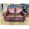 Image 1 : BURGNUDY LEATHER LOVESEAT