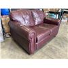 Image 2 : BURGNUDY LEATHER LOVESEAT
