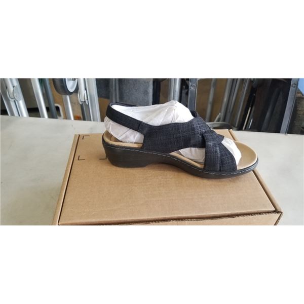 CLARKS MERLIAH ECHO BLACK WOMANS SANDLES. SIZE 9.5 MENS