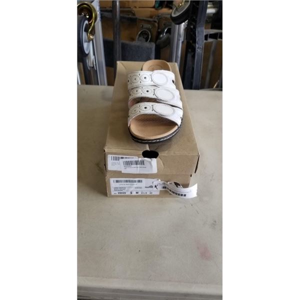 CLARKS COLLECTION LEISA CACTI Q WHITE LEATHER SANDLES. SIZE 9 US M