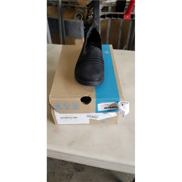 CLARKS CLOUDSTEPPERS SIZE 7.5 WOMANS SHOES