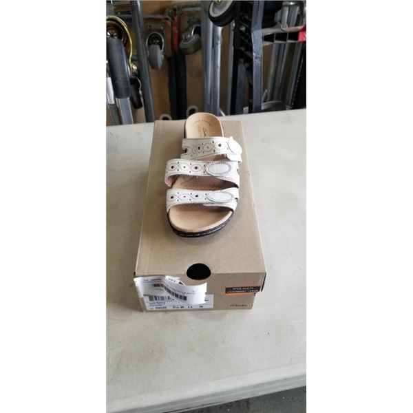 CLARKS COLLECTION LEISA CACTI Q WHITE LEATHER SANDLES. SIZE 7.5 W US
