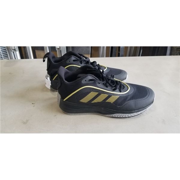 PAIR OF ADIDAS MENS 10.5 RUNNING SHOES