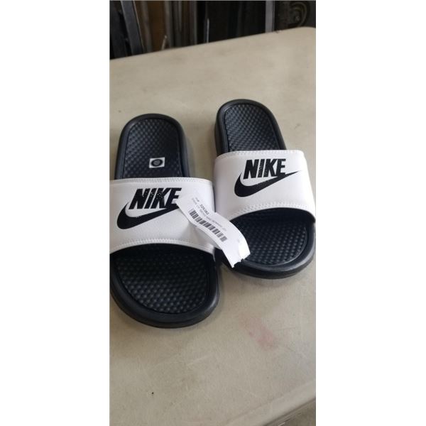 PAIR OF MENS NIKE BENASSI JDI WHITE/BLACK SIZE 11 SANDLES