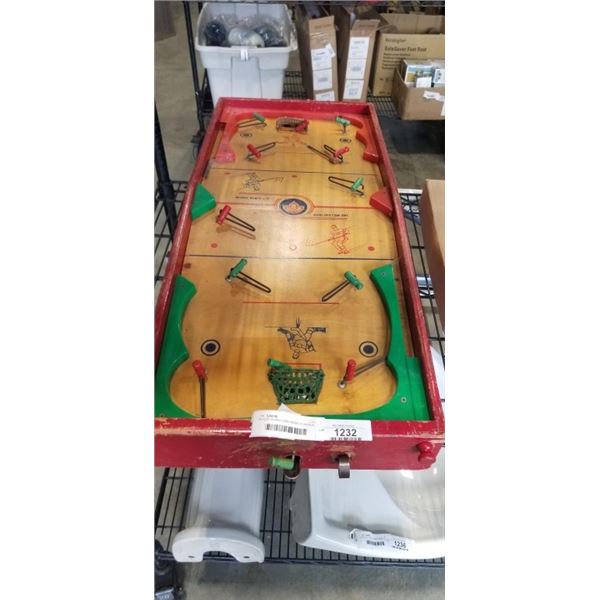 ANTIQUE MUNRO GAME SMADE IN CANADA WOODEN HOCKEY GAME