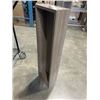 Image 4 : 2 VANITY HANGING SHELVES