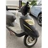 Image 4 : GIO ELECTRIC SCOOTER WITH KEYS AND CHARGER. NEEDS BATTERIES. WORKING