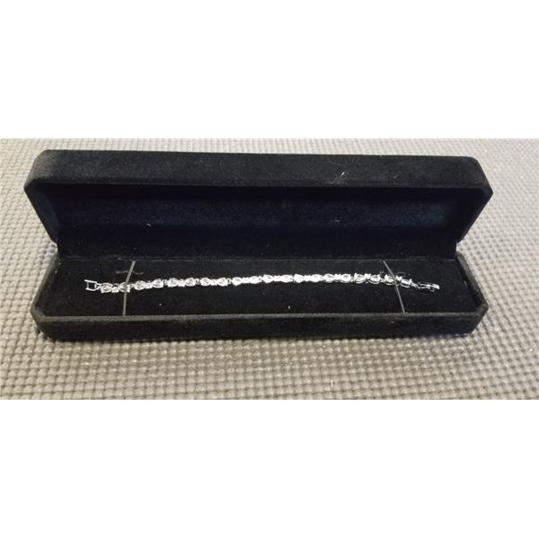 NEW PLATINUM PLATED 8.0CT PEAR CUT SIMULATED DIAMOND (CZ) BRACELET, 7" LONG