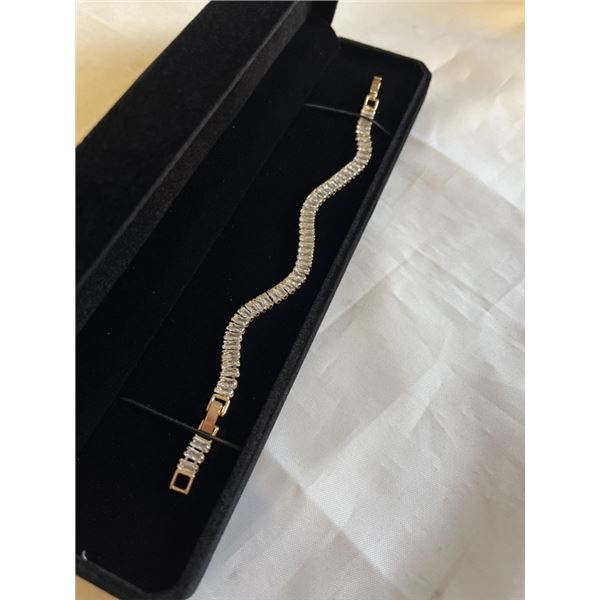 NEW 18K GOLD PLATED 5.0MM EMERALD CUT SIMULATED DIAMOND (CZ) TENNIS BRACELET, 6.75-6.75" LONG