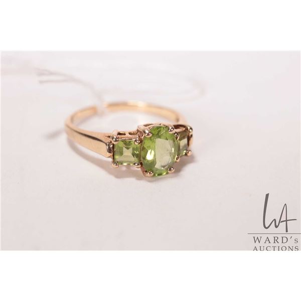 10kt yellow gold and peridot gemstone ring, size 8.75