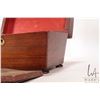 Image 6 : Antique Georgian rosewood sarcophagus tea caddy with brass keyhole escutcheon on small bun feet 5" H