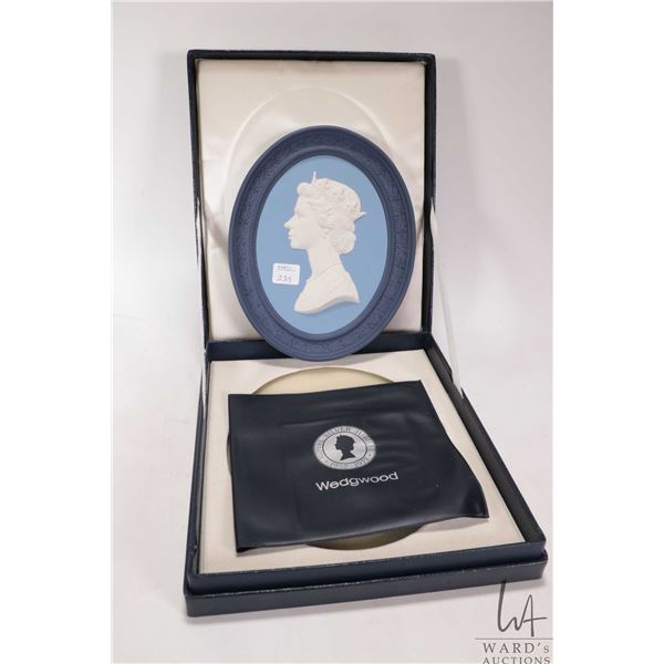 Wedgwood limited edition Wedgwood Jasperware " The Silver Jubilee of Her Majesty Queen Elizabeth II 