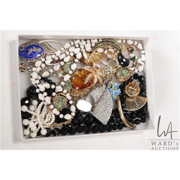 Selection of vintage and collectible jewellery including beaded necklaces, brooches, earrings, antiq