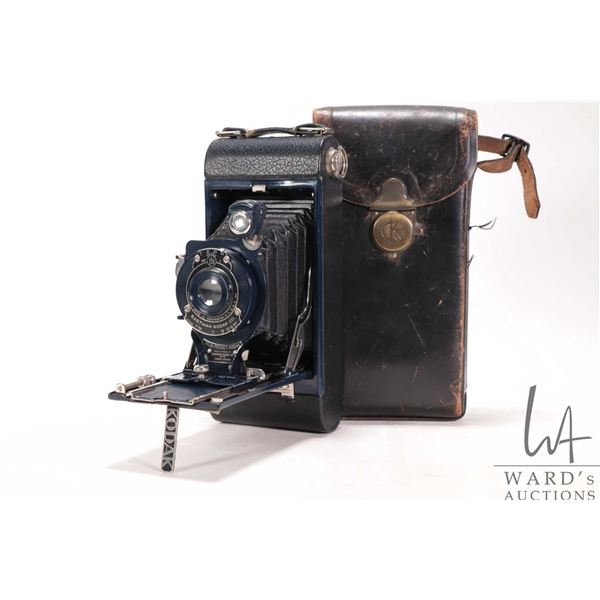Vintage Eastman Kodiak Co. No. A1 Pocket Kodiak camera with leather carrying case, circa 1910-1930s