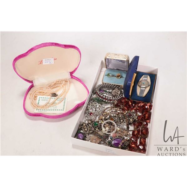 Strand of vintage imitations pearls in velvet clam shell and a selection of vintage and antique jewe