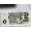 Image 3 : 6 Bank of England and Commonwealth of Australia One Pound Notes