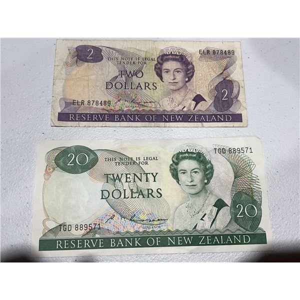 New Zealand 2 Dollar and 20 Dollar Banknotes, Queen Elizabeth II