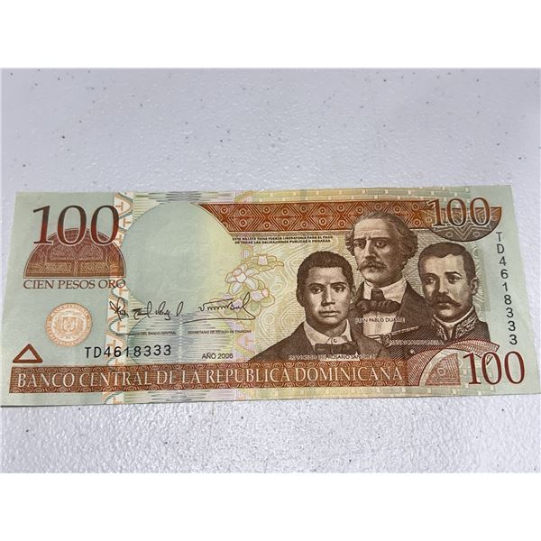 2005 Dominican Republic 100 Pesos Oro Banknote