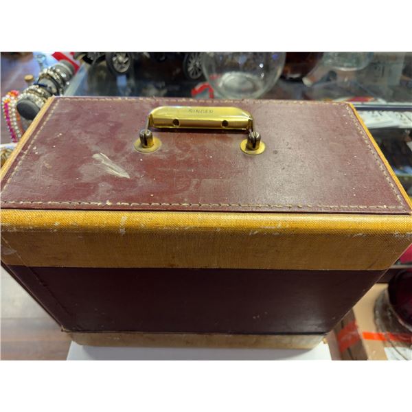 Singer 185J Sewing Machine in Carry Case