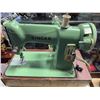 Image 3 : Singer 185J Sewing Machine in Carry Case