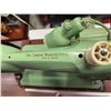 Image 4 : Singer 185J Sewing Machine in Carry Case