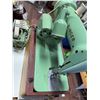 Image 8 : Singer 185J Sewing Machine in Carry Case