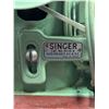 Image 9 : Singer 185J Sewing Machine in Carry Case